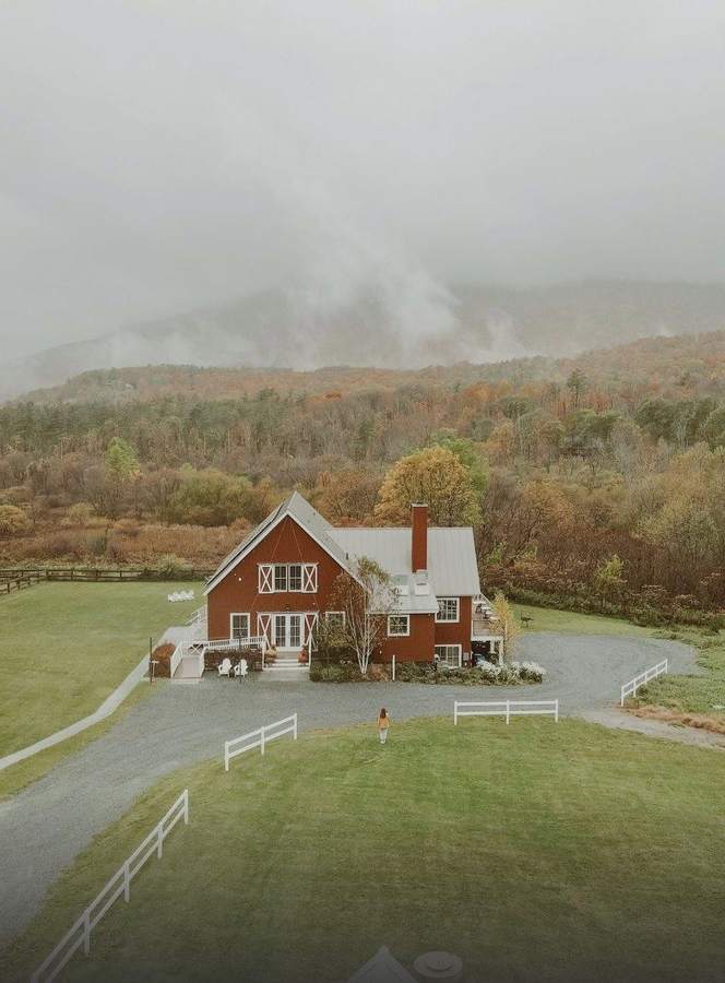 Country Inn In The Fog — photo by Marina Ponomaryova