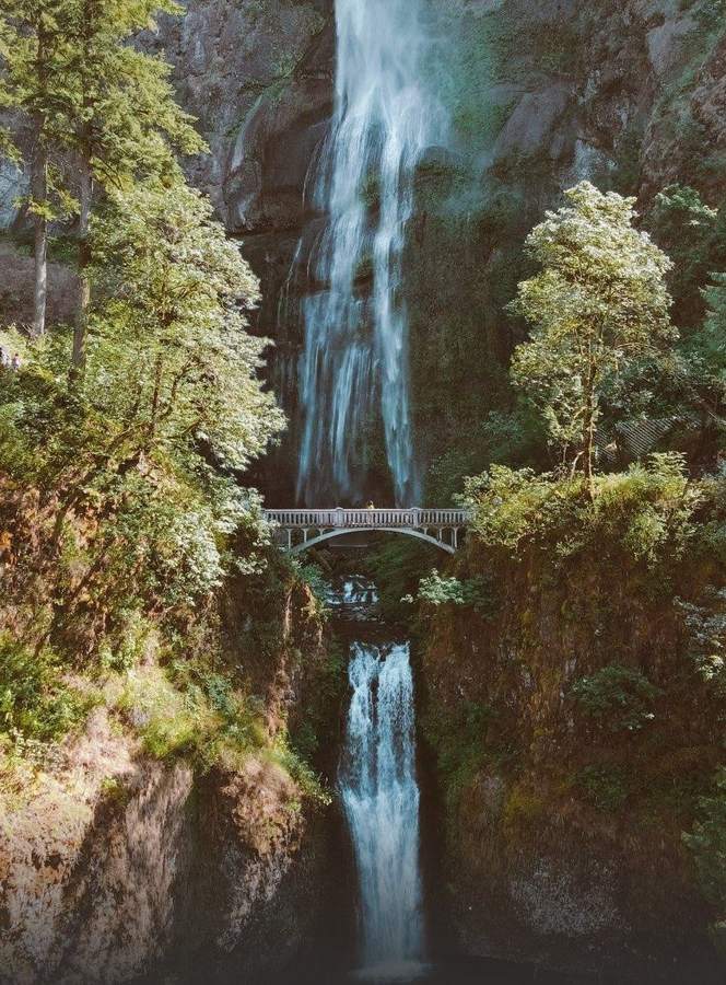 Multnomah Falls, Oregon — photo by Marina Ponomaryova
