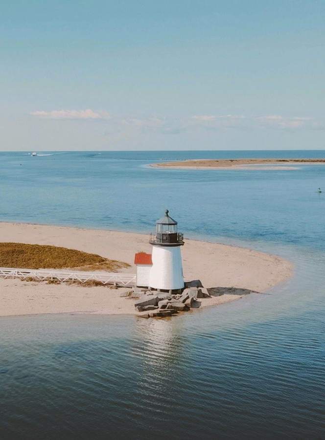Brant Point Light, Nant Ucket — photo by Marina Ponomaryova