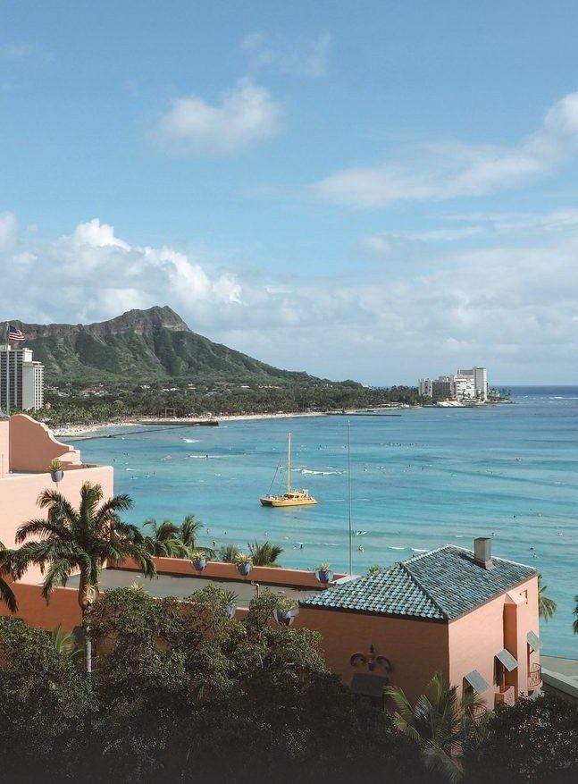 Diamond Head From Waikīkī, OʻAhu — photo by Marina Ponomaryova