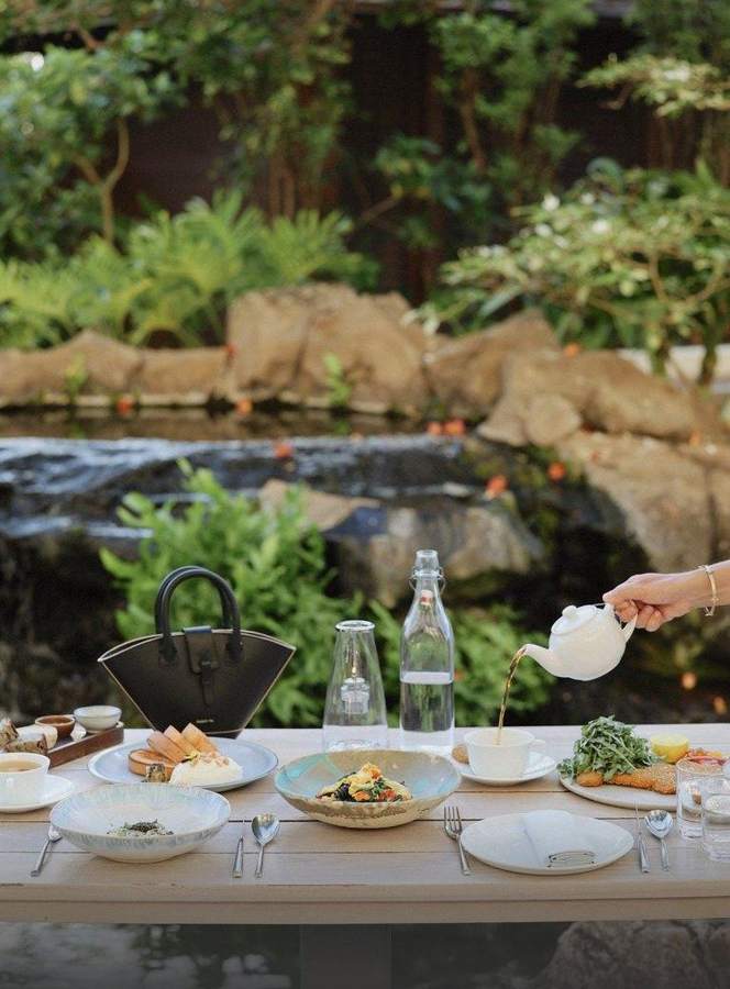 Lunch By A Waterfall — photo by Marina Ponomaryova